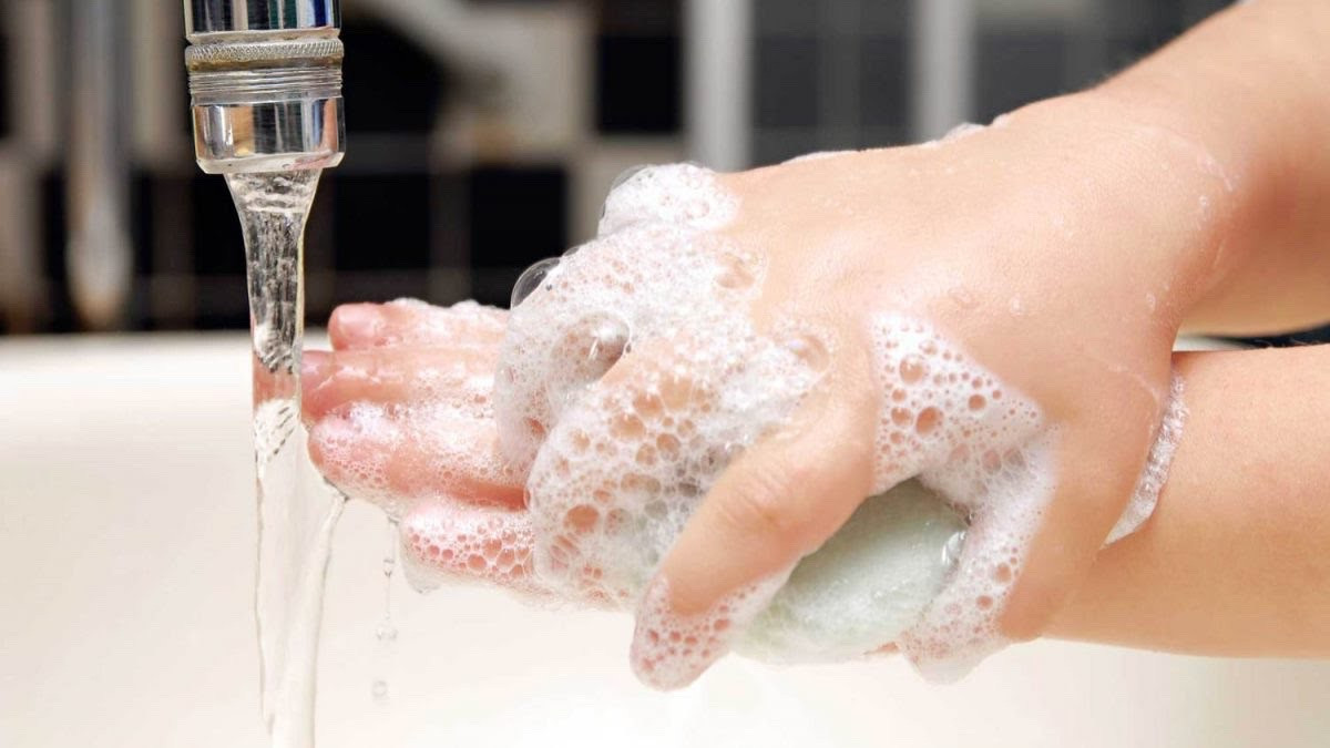 Bảo vệ sinh cá nhân hàng ngày để tránh nhiễm trùng và bệnh lý.